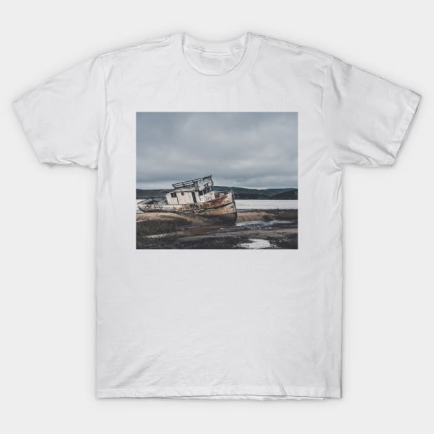 The mystery in oceans deep T-Shirt by hamptonstyle